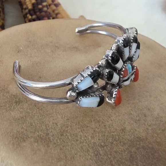 Amazing Vintage Native American Zuni Gemstone Inlaid Bracelet 🖤🤍❤️🎁